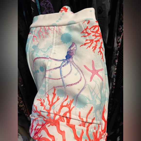 OCTOPUS'S GARDEN WHITE CUFFED SHORTS - LIMITED - Picture 6 of 10